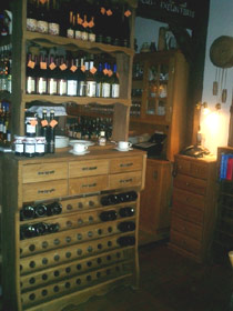 ...Ladenlokal... Vitrinen